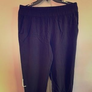 Lightweight dress pant